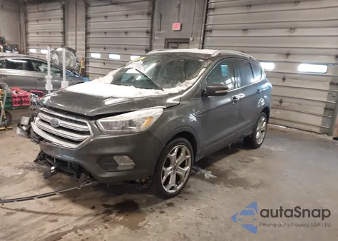 2018 Ford Escape Titanium z USA, uszkodzony, nr VIN 1FMCU0J91JUD47261